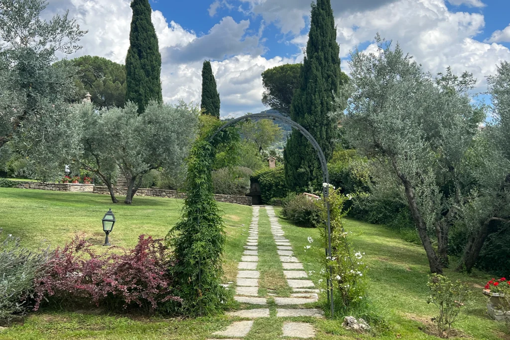 Giardini all_inglese nella tenuta de Il Falconiere, Cortona